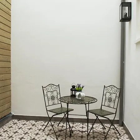 Nine Streets Patio Retreat